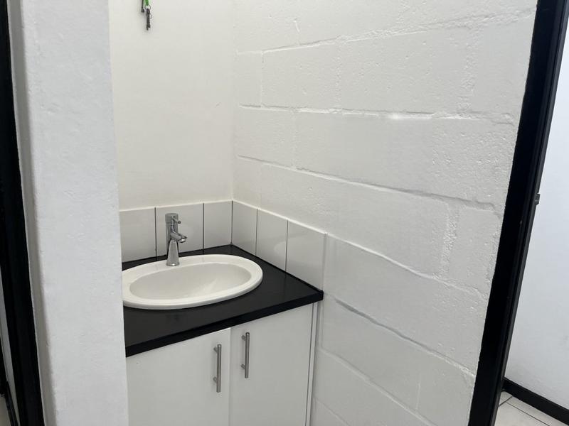 To Let Commercial Property for Rent in Paarden Eiland Western Cape